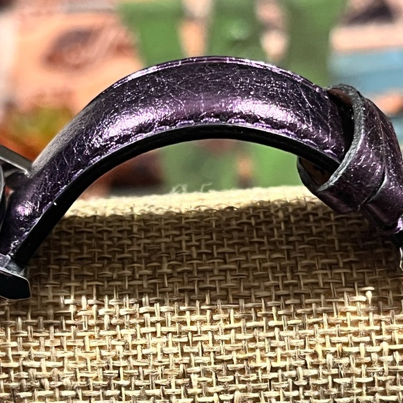 BURBERRY PRE-LOVED AUTHENTIC PURPLE METALLIC GENUINE LEATHER DESIGNER WATCH - Picture 8 of 17